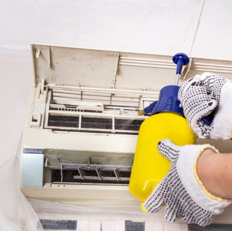 maintenance cleaning of aircondition